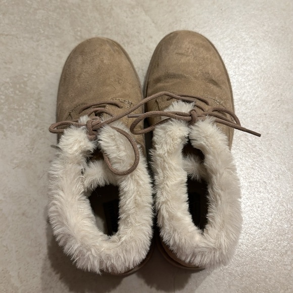 Cute light brown fluffy booties😍🤎🍂 - Picture 4 of 4